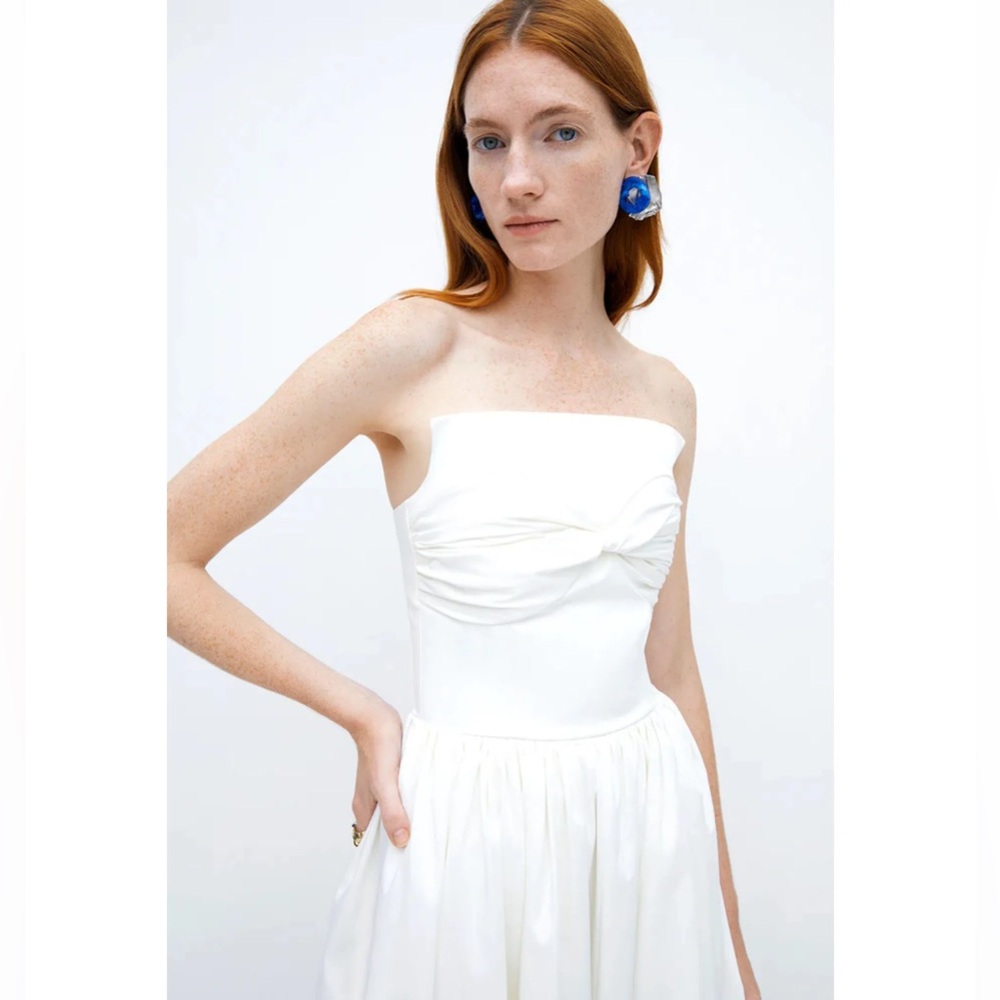 TOVE Juliet strapless midi dress white 
Elegant White Strapless Dress
